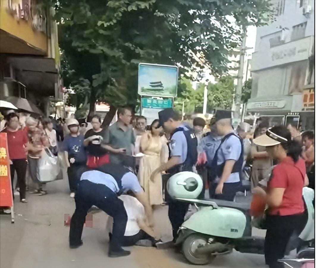 Boy Injured After Hammer Attack in Yulin: Suspect Detained, Motive Unclear