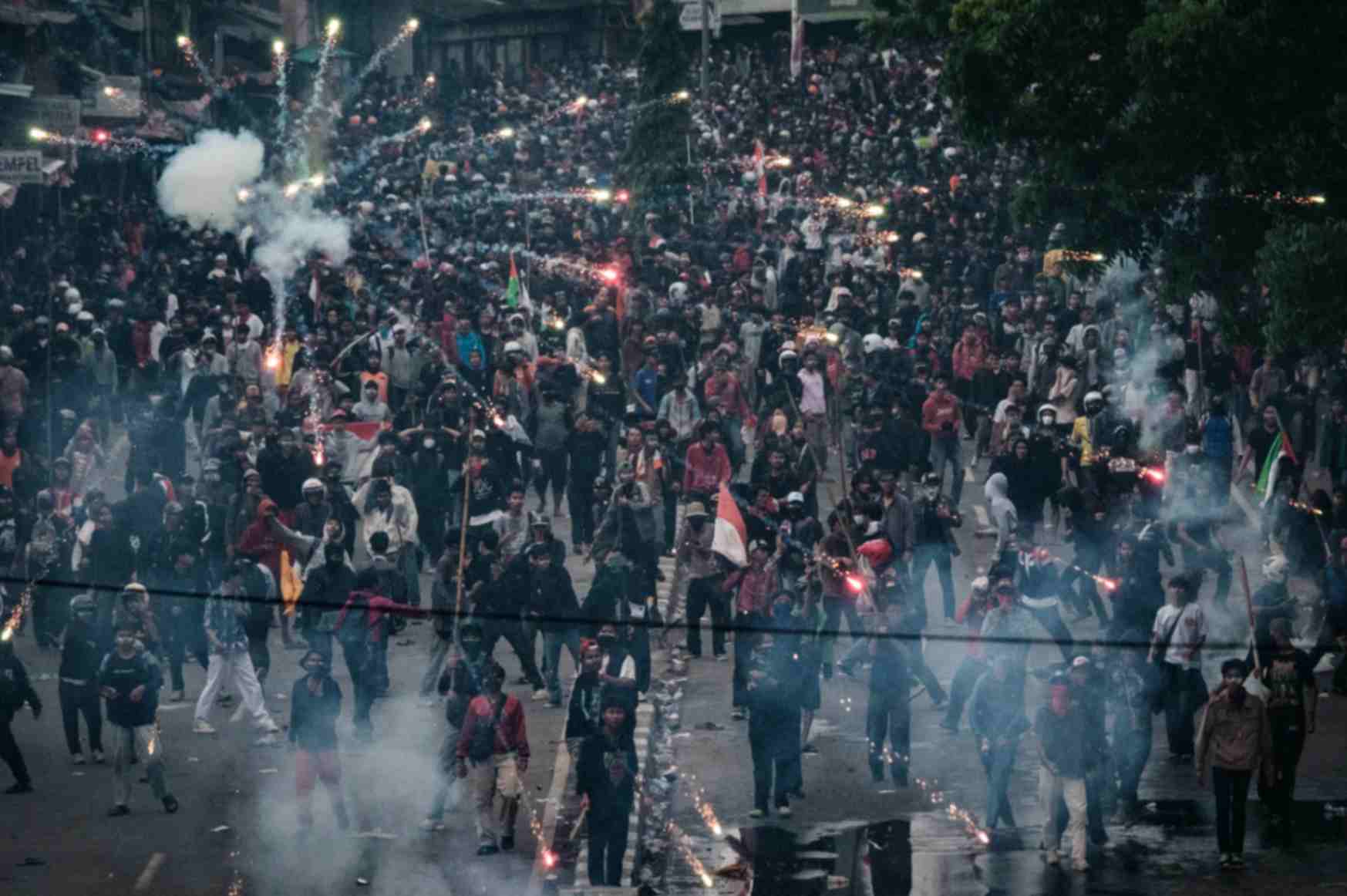 Jakarta Protests Escalate After Driver Killed by Police Vehicle 🚨