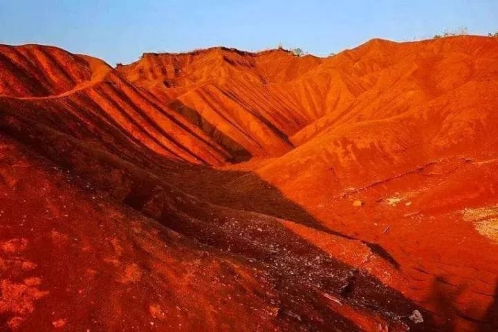 Nanling Red Desert, known as "Huangshako," Offers Stunning Scenery