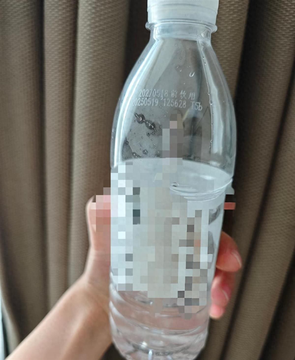 Woman Discovers Salty “Mineral Water” at Hotel, Raising Health Concerns