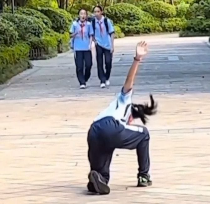 Schoolgirl’s Stunning 360 Spin at the Gate Wows Onlookers
