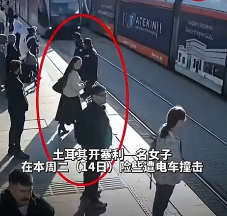 Quick-Thinking Guard Saves Woman from Oncoming Tram in Kayseri, Turkey 🚋