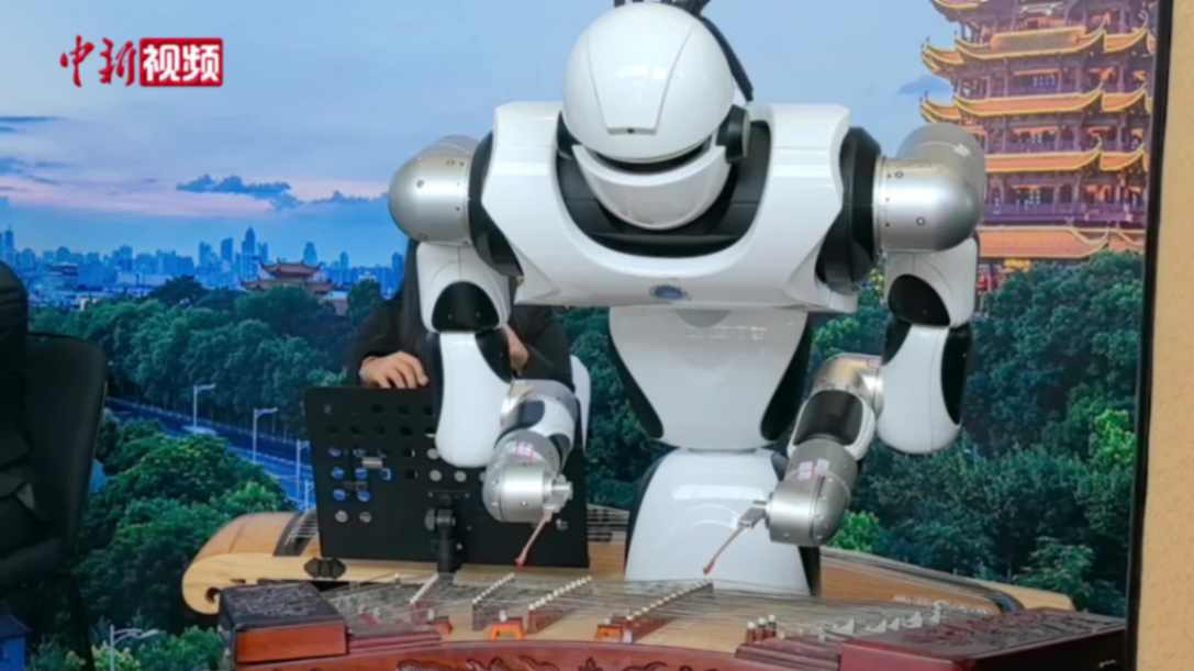 Robots Steal the Show at Wuhan’s East Lake Forum: Tradition Meets Technology