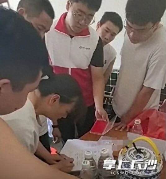 A Life That Lights the Way: The Story of Xiao Wen’s Cornea Donation