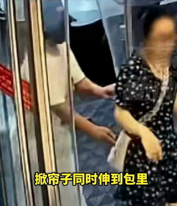 Brazen Daylight Theft: Women Steal Phone Outside Mall Without Victim Noticing 🚨