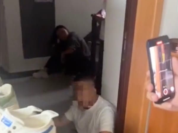 Hit, Paid ¥3000 — Then Brought Her Boyfriend to Demand It Back