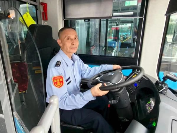 The Heroic Hangzhou Night Bus Driver Who Saved a Life