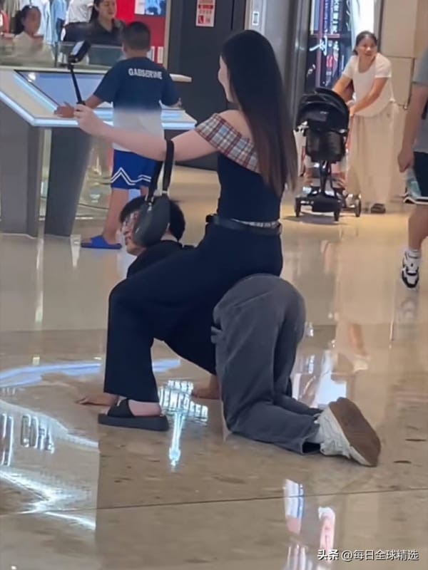 Streamer Rides Man Crawling Through Mall — Just for Views!