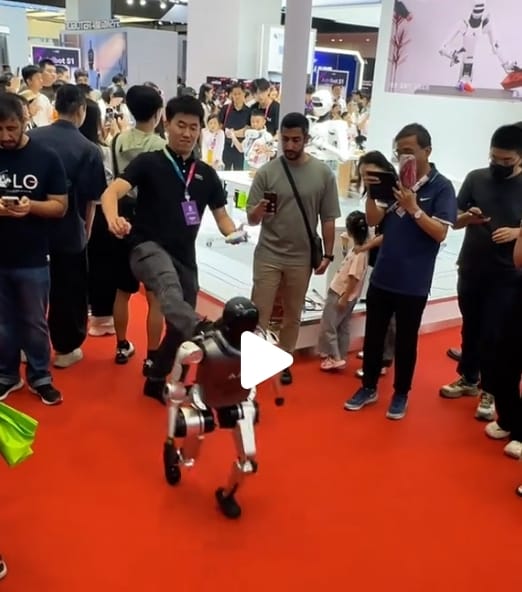 Zhou Hongyi Kicks Humanoid Robot N2, It Gets Back Up and Walks—Sparks Online Buzz