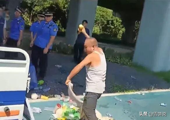 From 5 Yuan Left to a New Job: How Shenzhen Officers Showed Warmth in Law Enforcement 👍