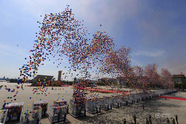 80,000 Doves and Balloons Soar Over Tiananmen, Marking V-Day with a Message of Peace