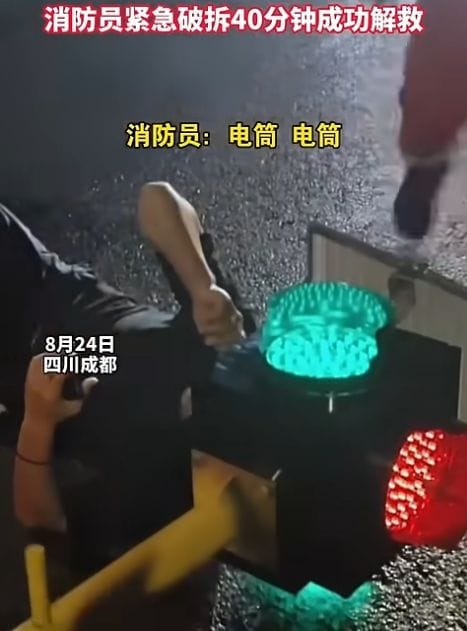 Man’s Head Stuck in Traffic Light: A Bizarre Bicycle Accident