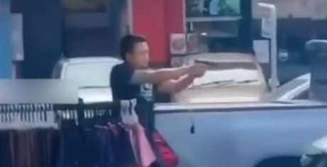 Sabah Fugitive Rams Police Cars, Arrested After Officers Draw Guns