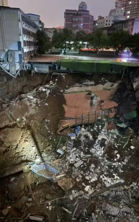 School Wall Collapses in Shaoyang, No Injuries